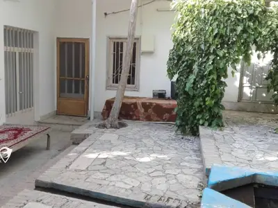 خانه باغ کیهان قمصر- سوئیت 100 متری